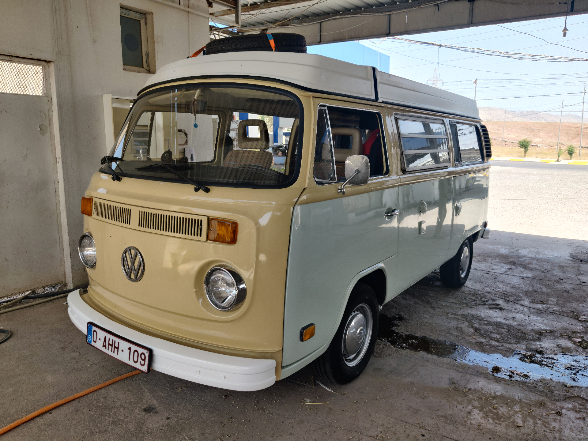Gerestaureerde VW T2 onderweg na aflevering